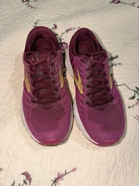Brooks Launch purple sneakers women’s 7M